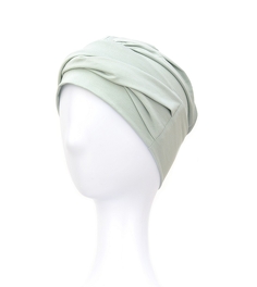 Elegancki turban z subtelnymi zakładkami materiału PRAGUE # B/103 pistacja*