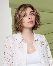 Peruka syntetyczna bursztynowy blond z wielotonowymi słonecznymi refleksami NOLA MONO PART # bernsteinmulti/shad