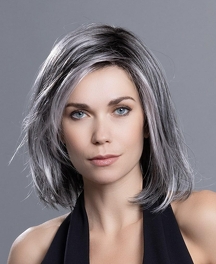 Peruka z włosów syntetycznych bursztynowy blond z odrostem FLIRT MONO PART # lightbernstein/rooted