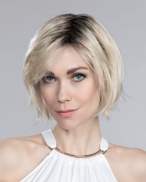 Krótka klasyczna i elegancka peruka typu bob mroźny popiel AMY DELUXE # snow/mix