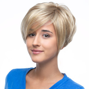 Nowa peruka: syntetyczna czy naturalna?